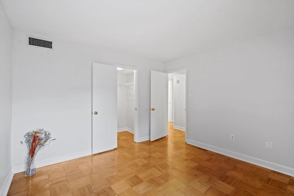 Image 14 of property listing at 9804 GEORGIA AVE #23-302, Silver Spring, MD 20902