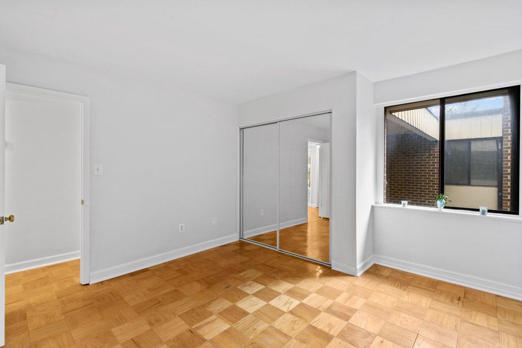 Image 15 of property listing at 9804 GEORGIA AVE #23-302, Silver Spring, MD 20902