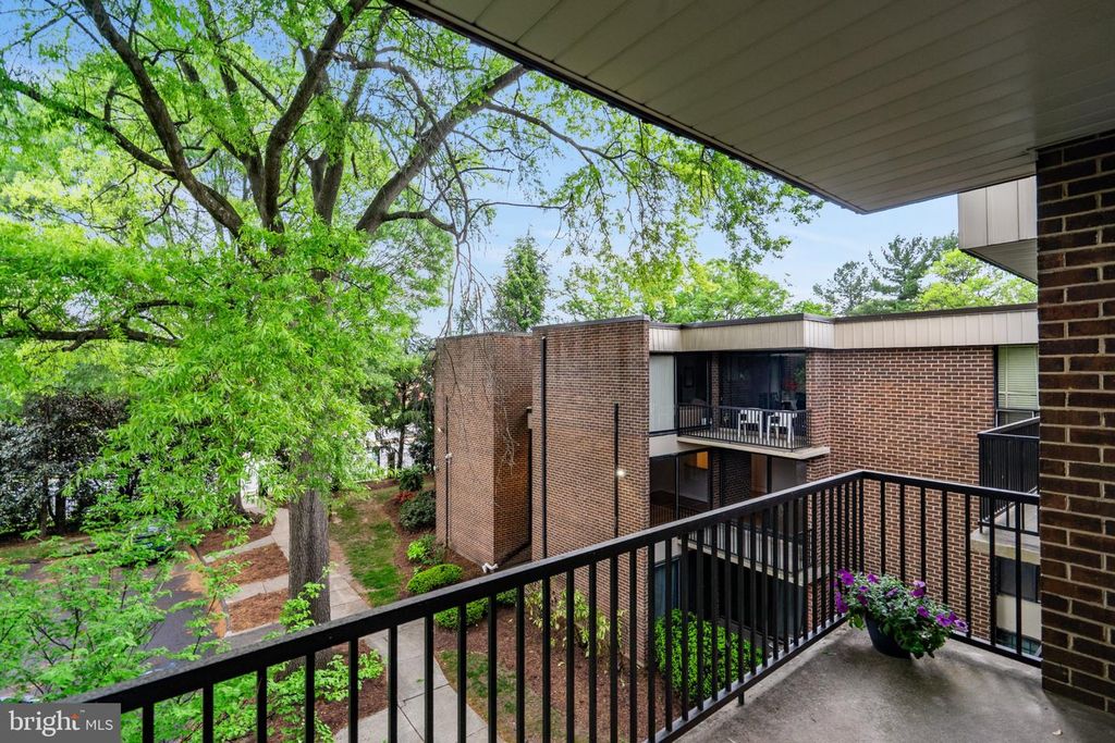 Image 17 of property listing at 9804 GEORGIA AVE #23-302, Silver Spring, MD 20902