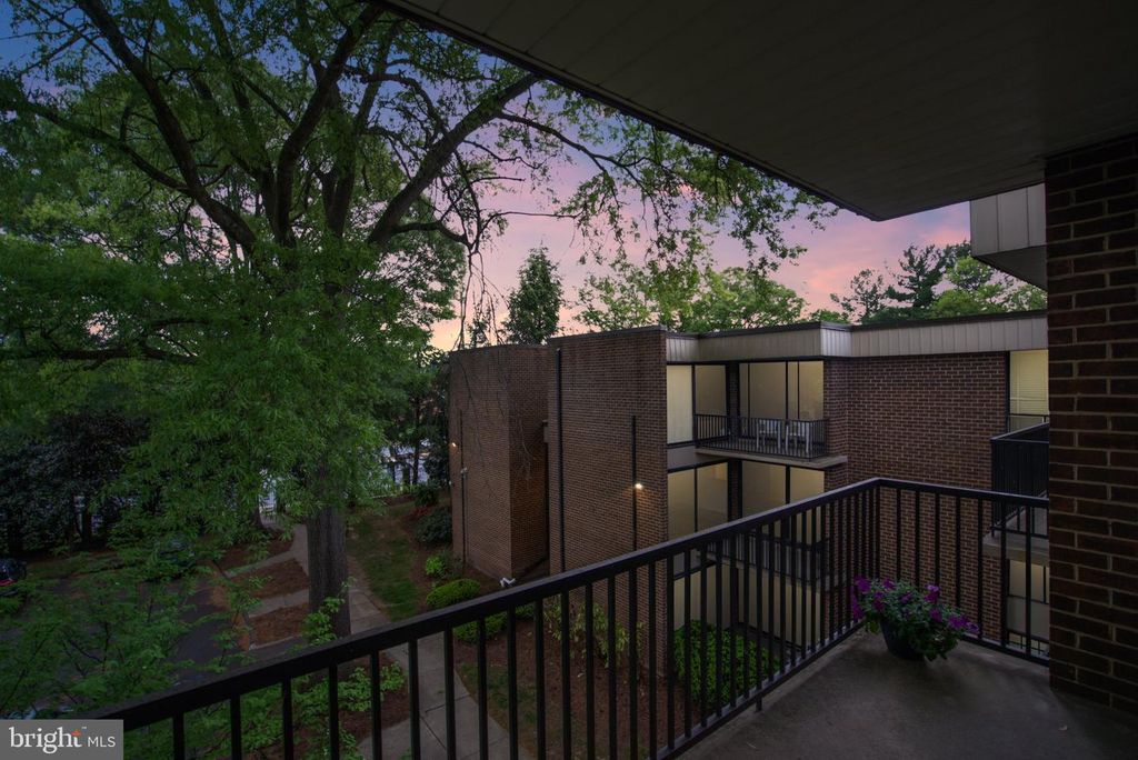 Image 18 of property listing at 9804 GEORGIA AVE #23-302, Silver Spring, MD 20902