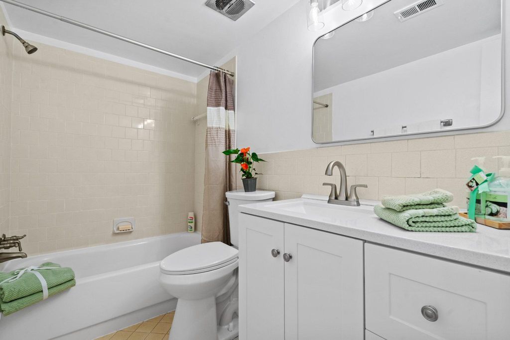 Image 8 of property listing at 9804 GEORGIA AVE #23-302, Silver Spring, MD 20902