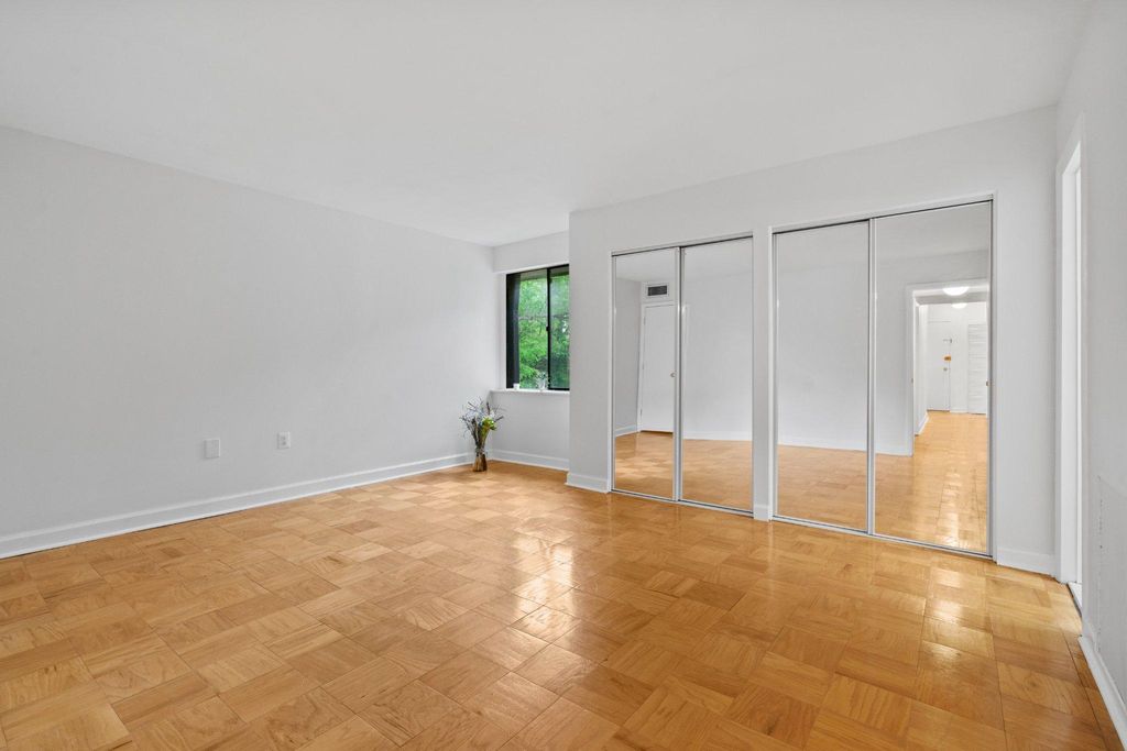 Image 10 of property listing at 9804 GEORGIA AVE #23-302, Silver Spring, MD 20902