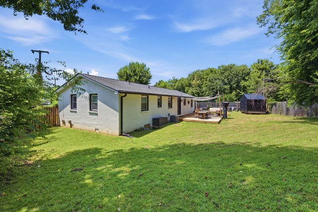 424 Kingview Ct, Nashville, TN 37218