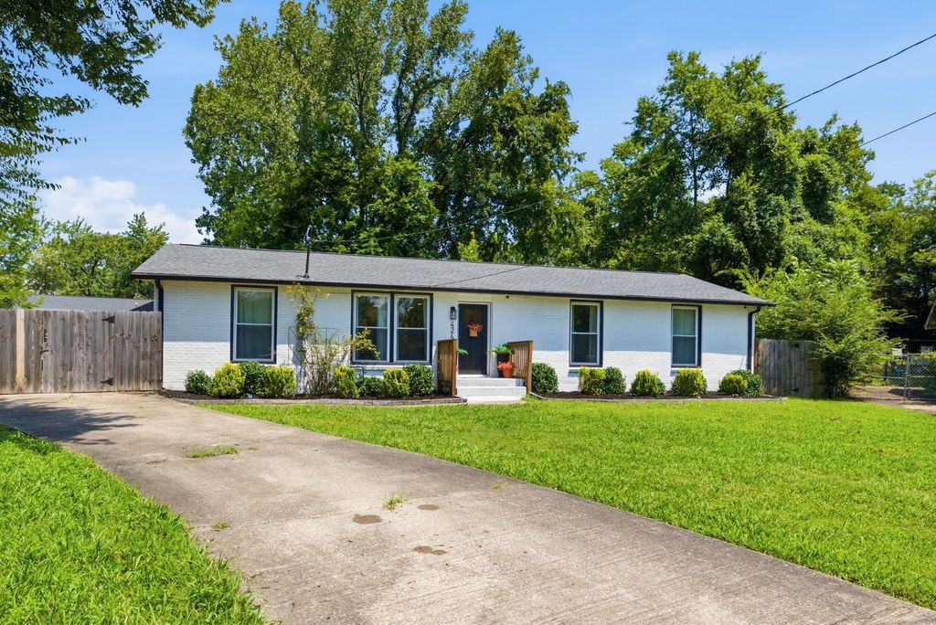 424 Kingview Ct, Nashville, TN 37218