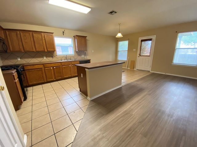 258 Western DR, Kyle, TX 78640