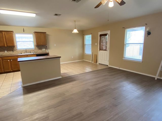 258 Western DR, Kyle, TX 78640