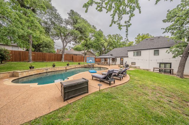 4105 Shady Valley Court, Arlington, TX 76013