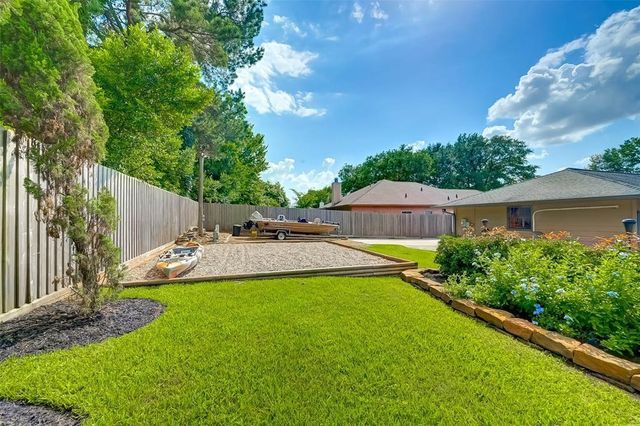 9820 W Shore Drive, Willis, TX 77318