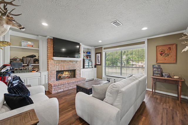9820 W Shore Drive, Willis, TX 77318