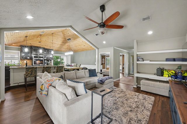 9820 W Shore Drive, Willis, TX 77318