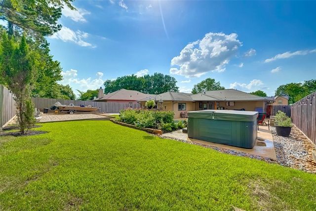 9820 W Shore Drive, Willis, TX 77318