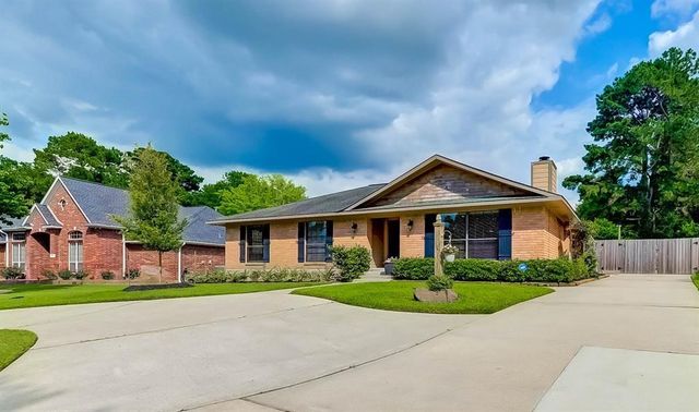 9820 W Shore Drive, Willis, TX 77318