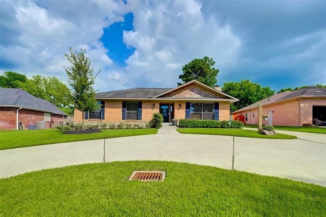 9820 W Shore Drive, Willis, TX 77318