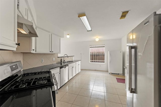 8226 Gold Tee Drive, Houston, TX 77036