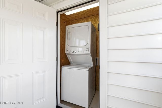 3929 W Dolphin Drive, Oak Island, NC 28465