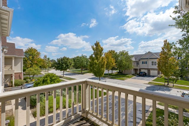 1376 Scarboro Road 1003, Schaumburg, IL 60193