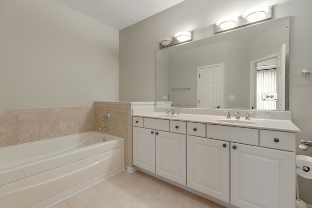 1376 Scarboro Road 1003, Schaumburg, IL 60193