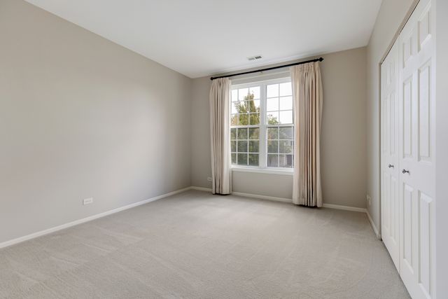 1376 Scarboro Road 1003, Schaumburg, IL 60193