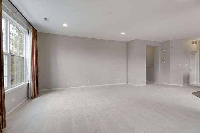 1376 Scarboro Road 1003, Schaumburg, IL 60193