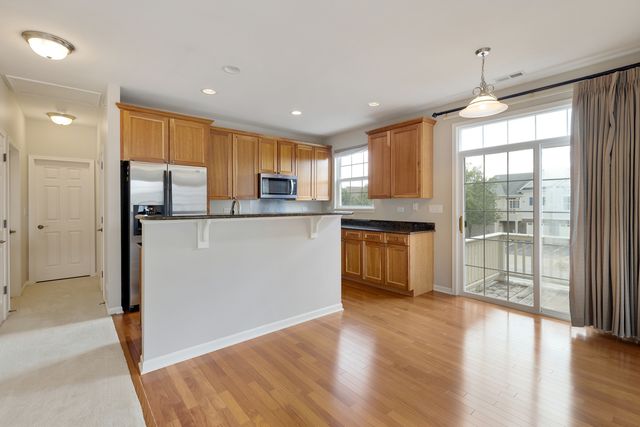 1376 Scarboro Road 1003, Schaumburg, IL 60193