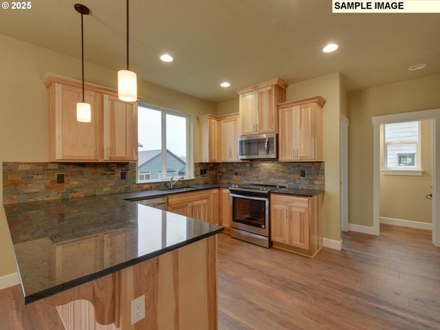 779 Ne SALING Dr E 93, Estacada, OR 97023