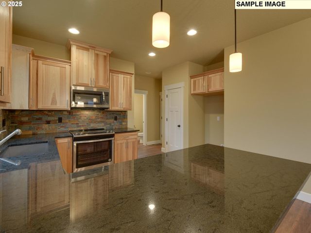 779 Ne SALING Dr E 93, Estacada, OR 97023