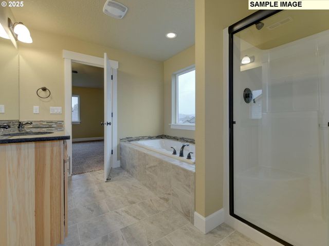 779 Ne SALING Dr E 93, Estacada, OR 97023