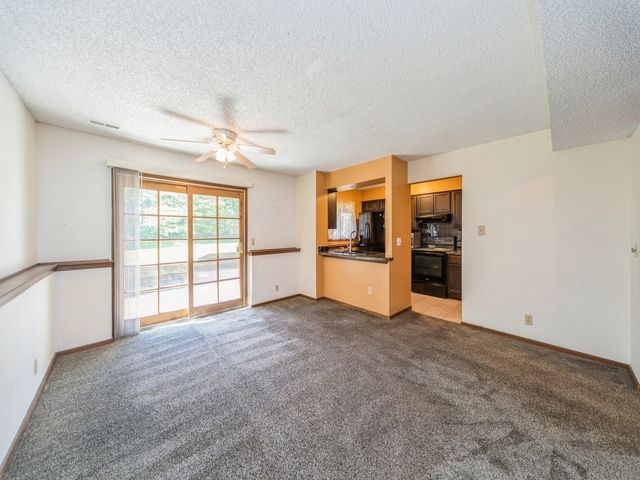 5200 Twana Drive, Des Moines, IA 50310