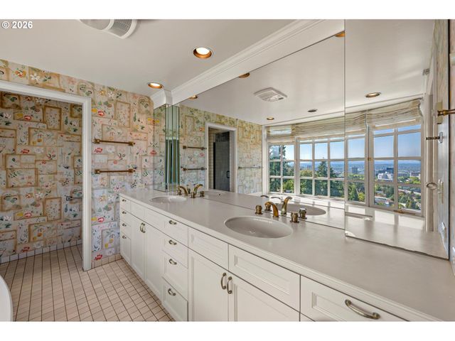 1784 Sw MONTGOMERY Dr, Portland, OR 97201