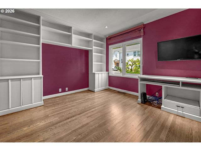 1784 Sw MONTGOMERY Dr, Portland, OR 97201