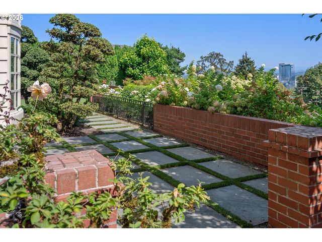 1784 Sw MONTGOMERY Dr, Portland, OR 97201