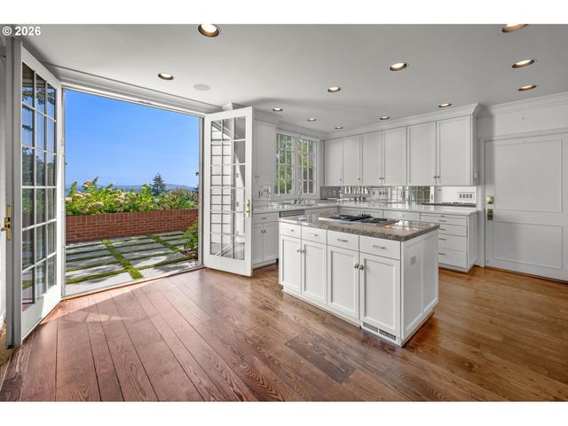 1784 Sw MONTGOMERY Dr, Portland, OR 97201