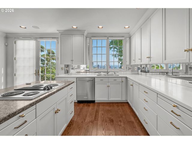 1784 Sw MONTGOMERY Dr, Portland, OR 97201