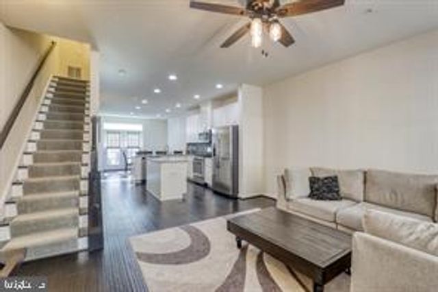 296 WOOD TRESTLE TER SE, Leesburg, VA 20175