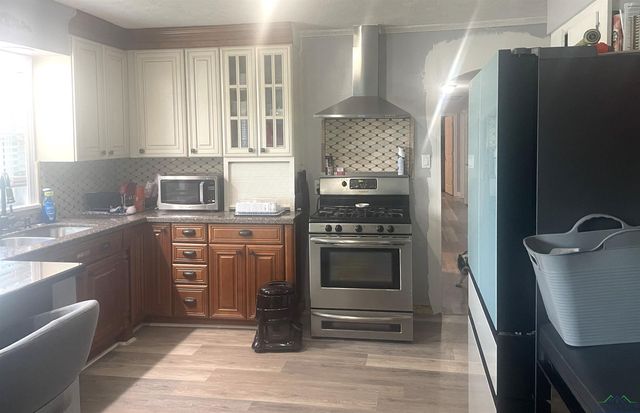 802 Pamela Dr, Marshall, TX 75672