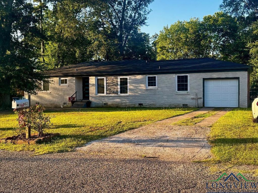 802 Pamela Dr, Marshall, TX 75672