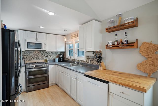 26 5th Lane, South Seaside Park, NJ 08752