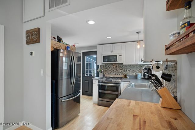 26 5th Lane, South Seaside Park, NJ 08752