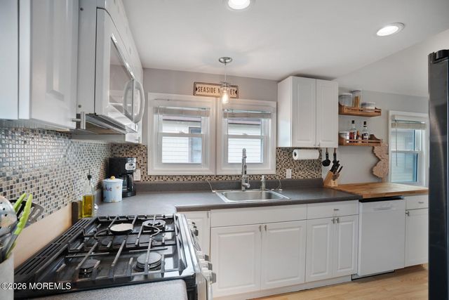 26 5th Lane, South Seaside Park, NJ 08752