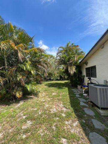 14574 Shadow Wood Lane, Delray Beach, FL 33484