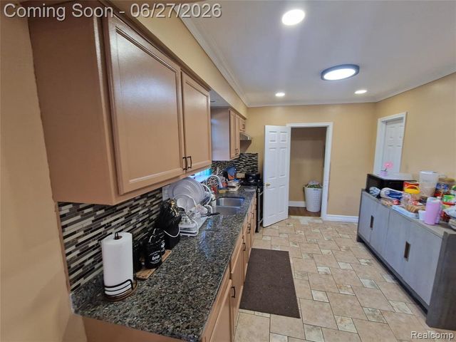 4320 Frazho Road, Warren, MI 48091