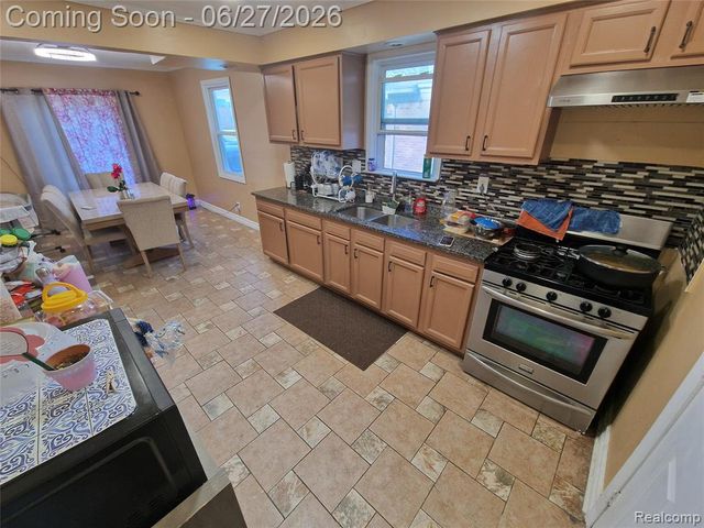 4320 Frazho Road, Warren, MI 48091