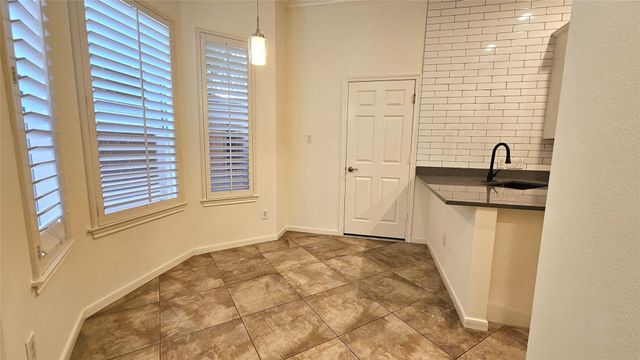 305 Reinicke Street, Houston, TX 77007