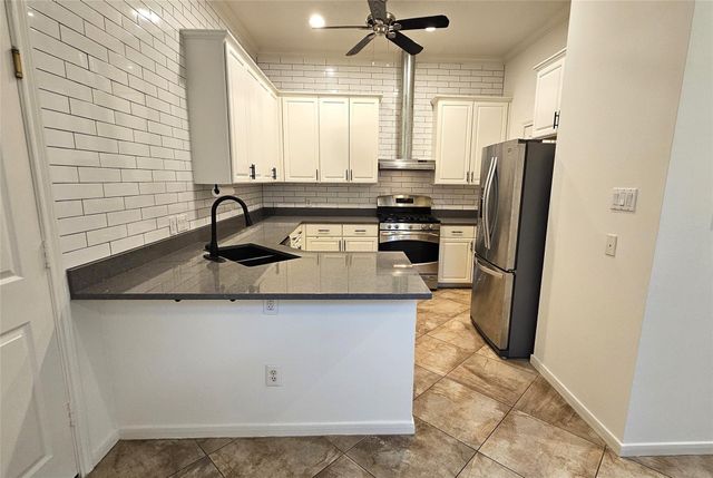 305 Reinicke Street, Houston, TX 77007