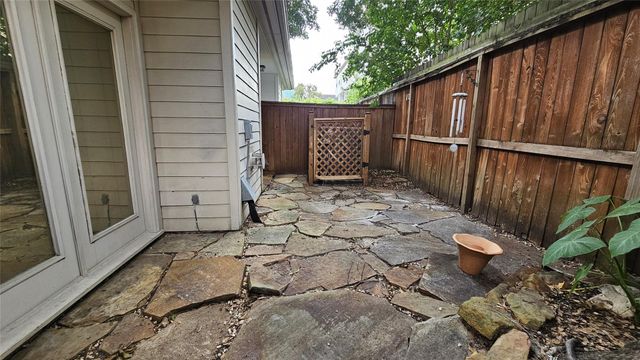 305 Reinicke Street, Houston, TX 77007