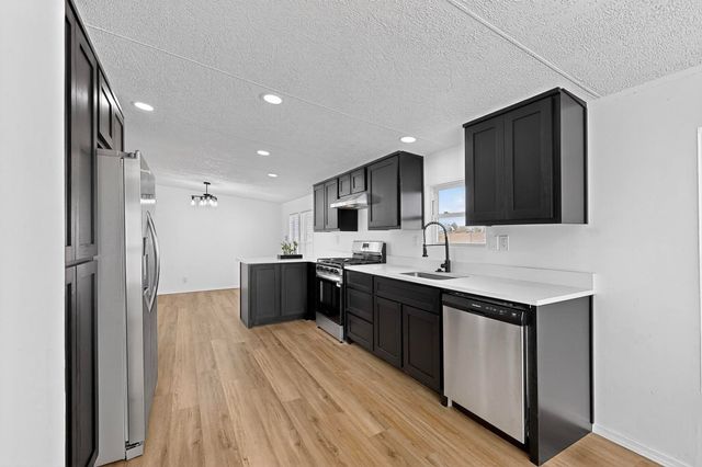 205 10th Avenue SW, Rio Rancho, NM 87124