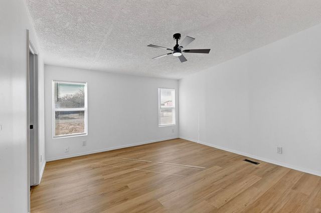 205 10th Avenue SW, Rio Rancho, NM 87124