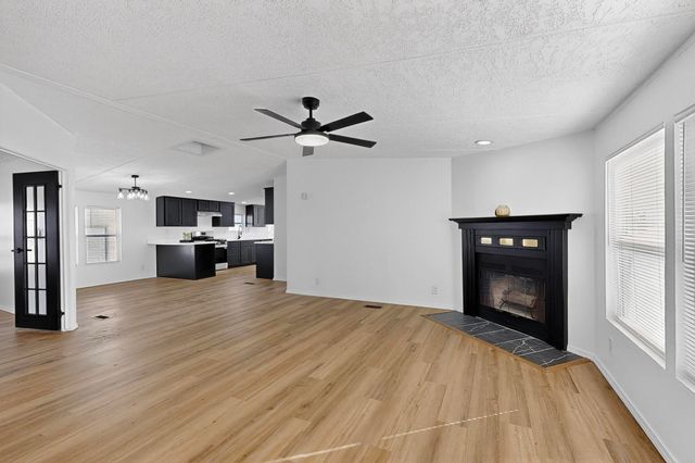 205 10th Avenue SW, Rio Rancho, NM 87124