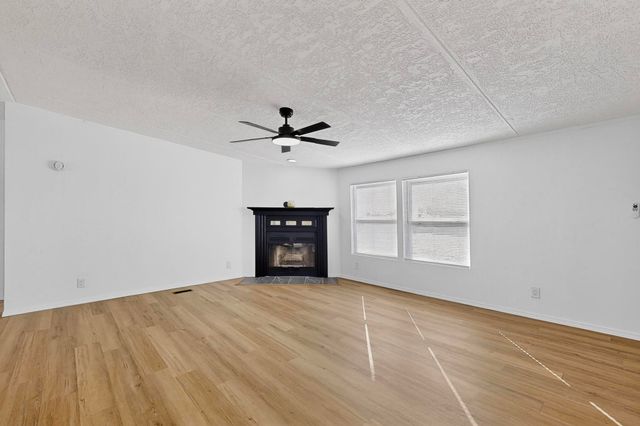 205 10th Avenue SW, Rio Rancho, NM 87124