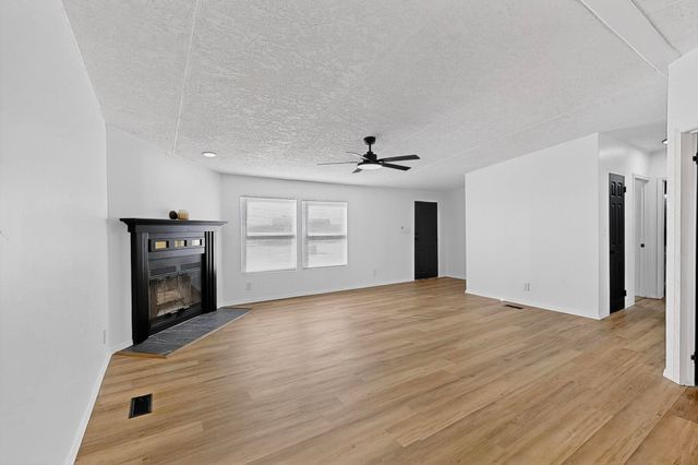 205 10th Avenue SW, Rio Rancho, NM 87124